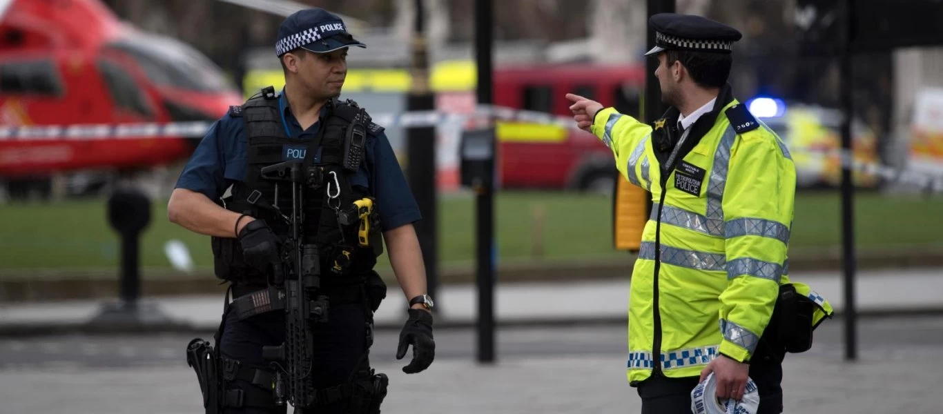 Βρετανία: Τρεις νεκροί και τραυματίες από τρομοκρατική επίθεση με μαχαίρι (βίντεο) (upd)